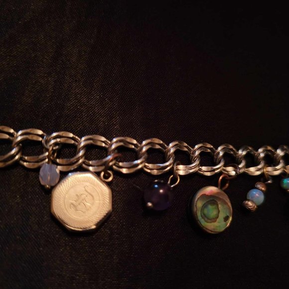 Beautiful Adjustable Metal Charm Bracelet with High Quality Beads - Picture 2 of 4